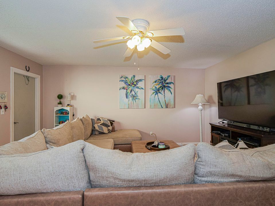 En Venta: $149,000 (2 camas, 2 baños, 1000 Pies cuadrados)