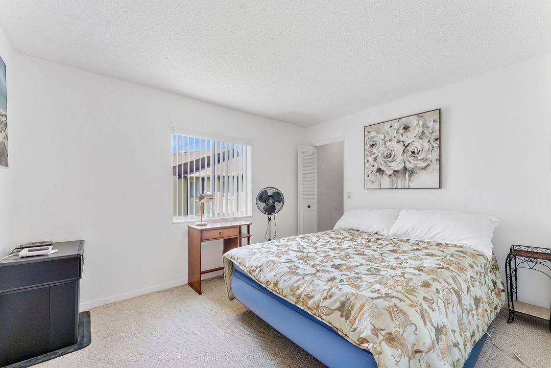 待售: $159,000 (2 贝兹, 1 浴室, 920 平方英尺)