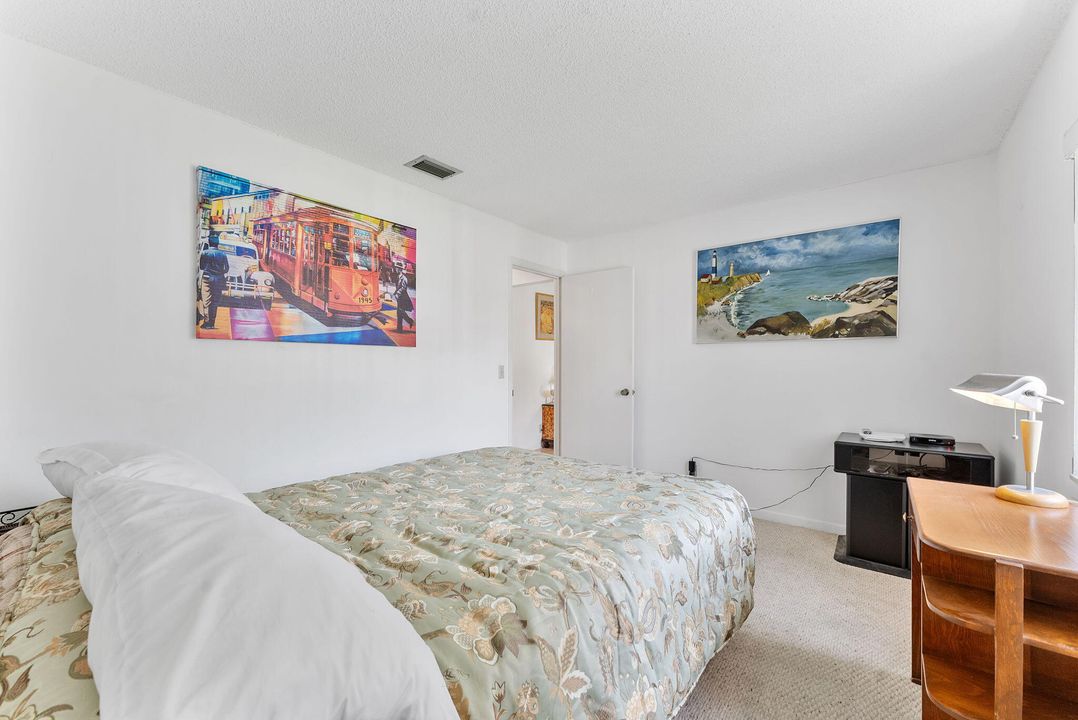 待售: $159,000 (2 贝兹, 1 浴室, 920 平方英尺)