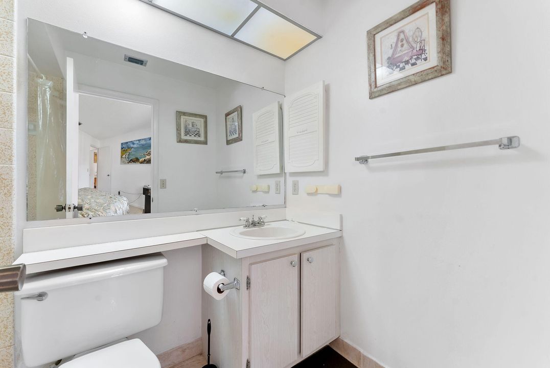 待售: $159,000 (2 贝兹, 1 浴室, 920 平方英尺)