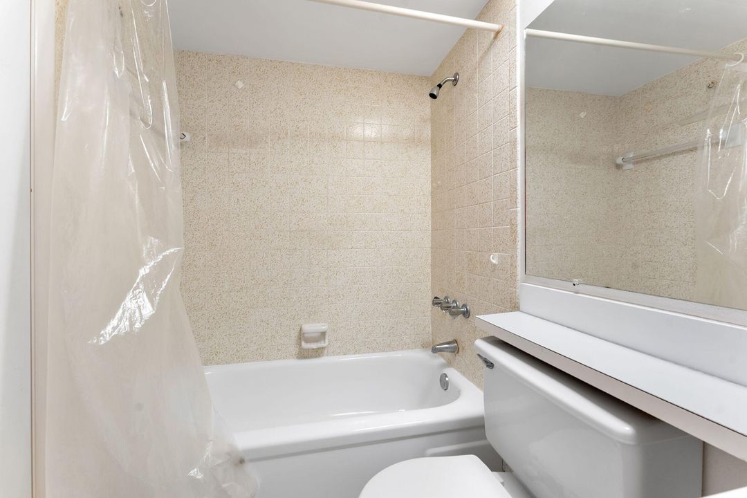 待售: $159,000 (2 贝兹, 1 浴室, 920 平方英尺)