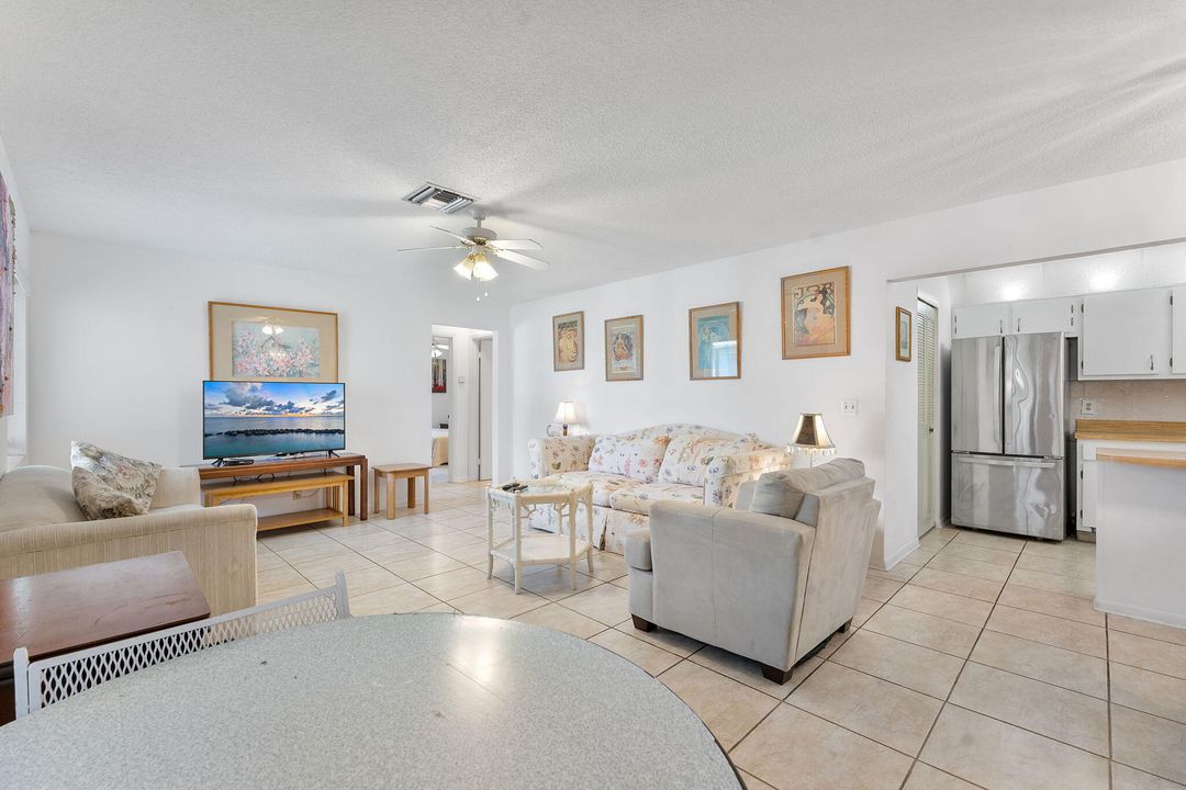 待售: $159,000 (2 贝兹, 1 浴室, 920 平方英尺)