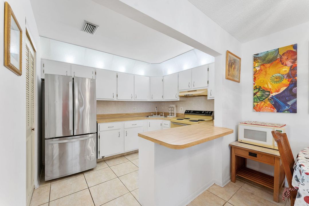 待售: $159,000 (2 贝兹, 1 浴室, 920 平方英尺)