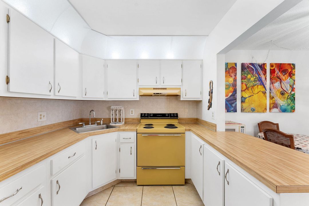 待售: $159,000 (2 贝兹, 1 浴室, 920 平方英尺)