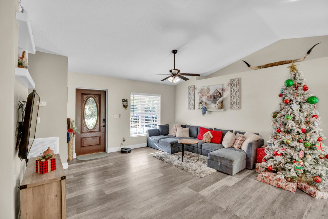 For Sale: $465,000 (3 beds, 2 baths, 1416 Square Feet)