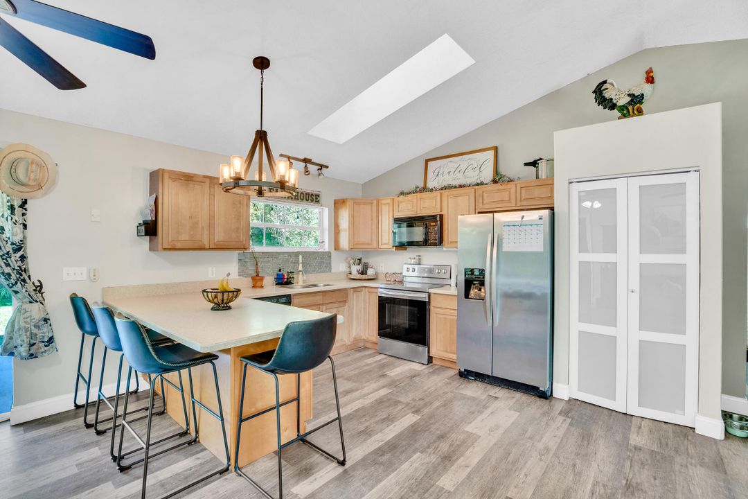 For Sale: $465,000 (3 beds, 2 baths, 1416 Square Feet)