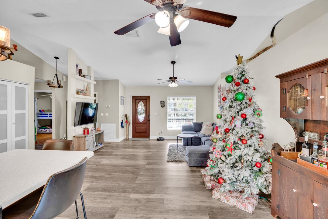 For Sale: $465,000 (3 beds, 2 baths, 1416 Square Feet)