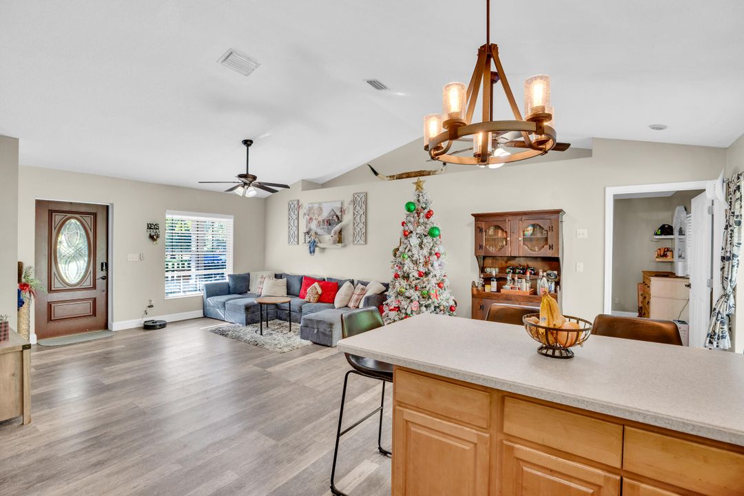 For Sale: $465,000 (3 beds, 2 baths, 1416 Square Feet)