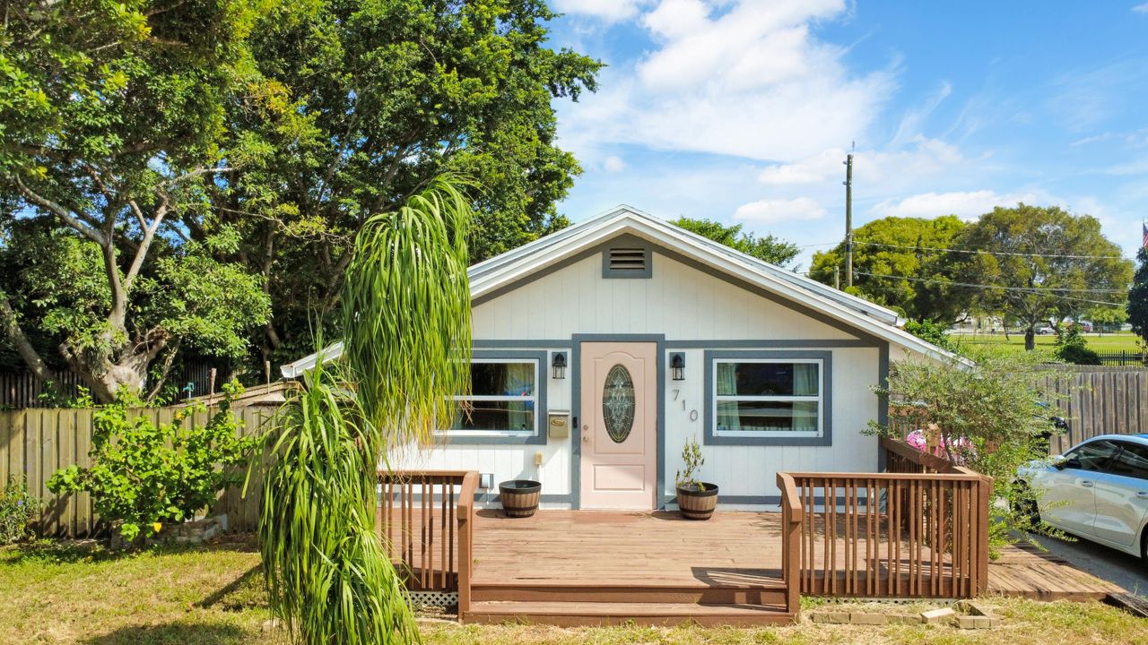 For Rent: $2,800 (2 beds, 2 baths, 1107 Square Feet)