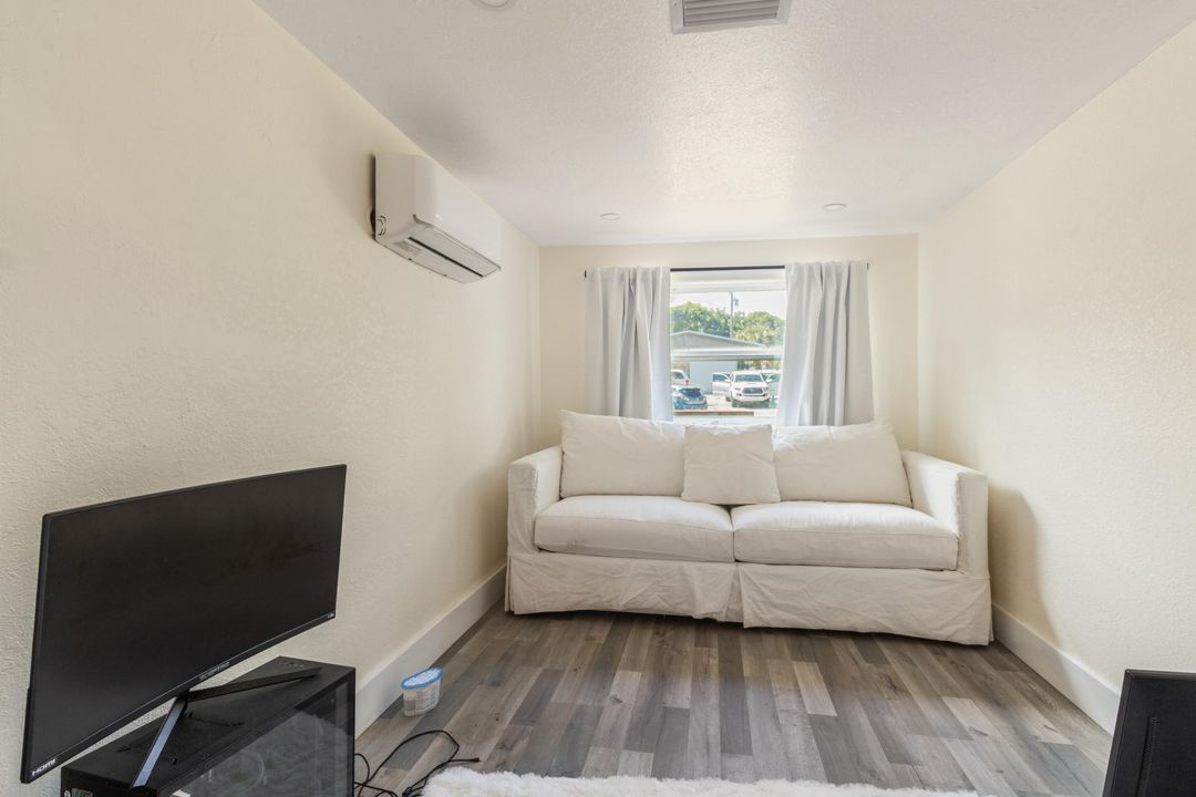 For Rent: $2,800 (2 beds, 2 baths, 1107 Square Feet)