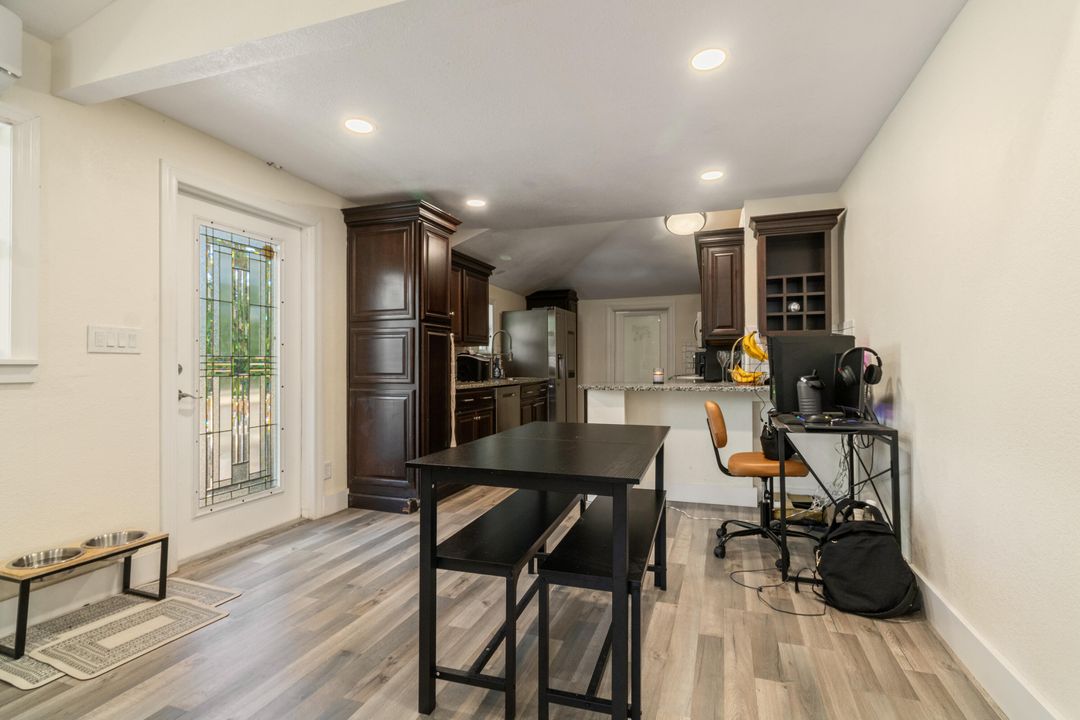 For Rent: $2,800 (2 beds, 2 baths, 1107 Square Feet)