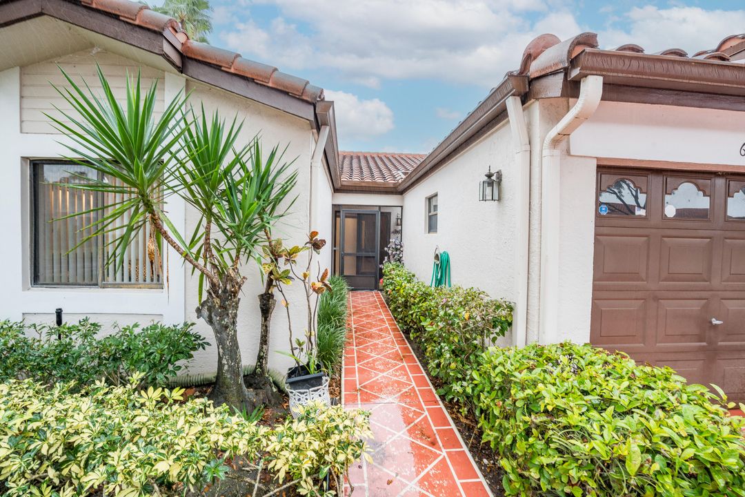 出租: $3,100 (2 贝兹, 2 浴室, 1345 平方英尺)