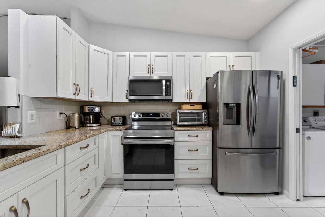 出租: $3,100 (2 贝兹, 2 浴室, 1345 平方英尺)