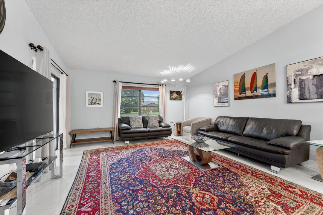 出租: $3,100 (2 贝兹, 2 浴室, 1345 平方英尺)