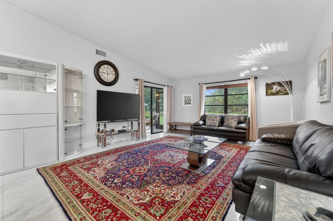 出租: $3,100 (2 贝兹, 2 浴室, 1345 平方英尺)