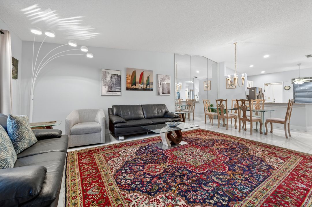 出租: $3,100 (2 贝兹, 2 浴室, 1345 平方英尺)