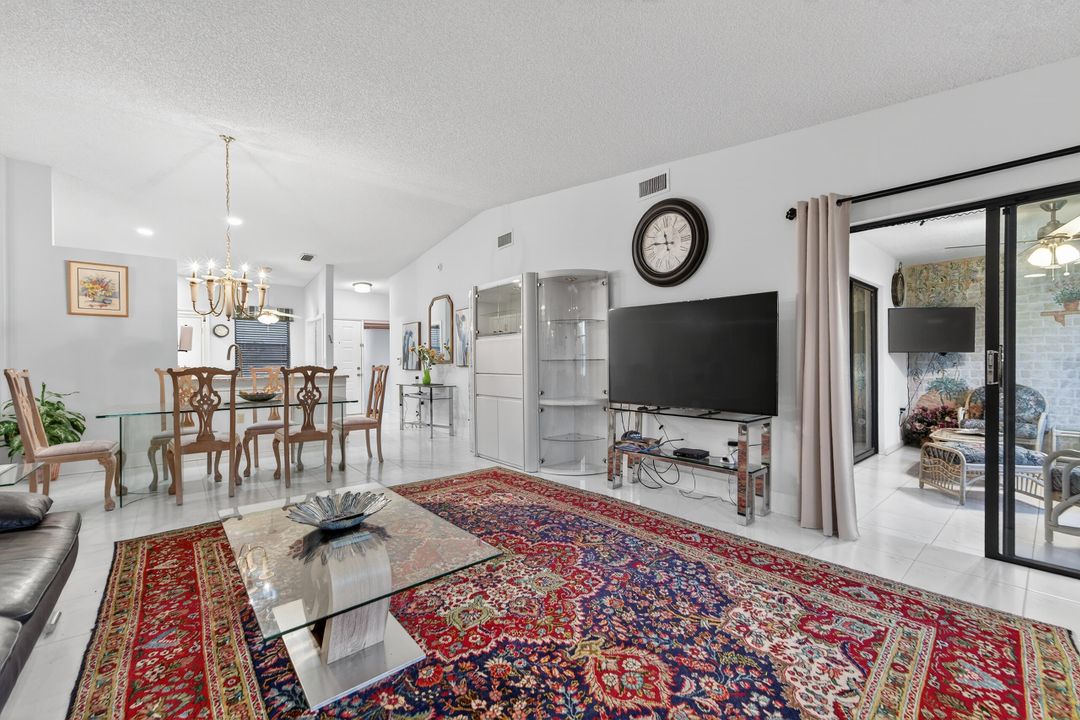 出租: $3,100 (2 贝兹, 2 浴室, 1345 平方英尺)