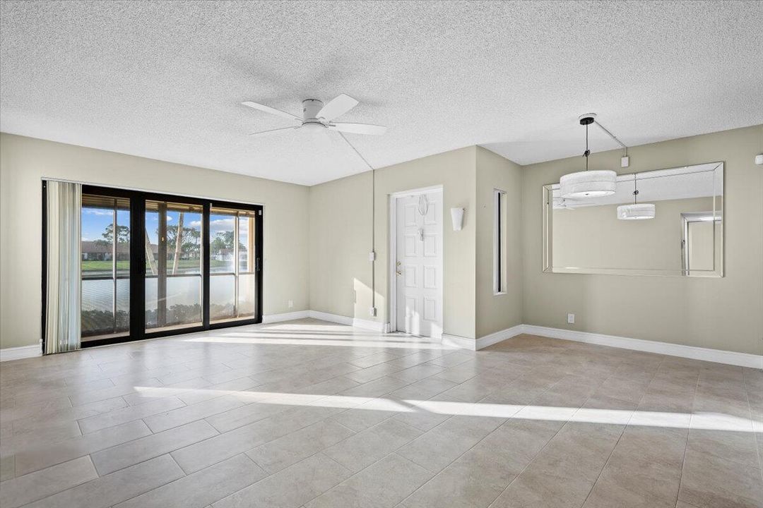 待售: $179,900 (2 贝兹, 2 浴室, 1111 平方英尺)