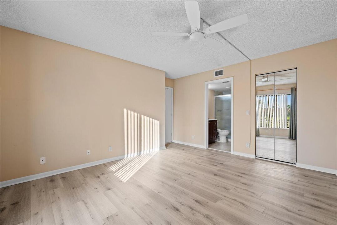 待售: $179,900 (2 贝兹, 2 浴室, 1111 平方英尺)