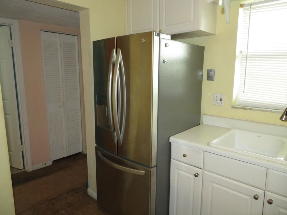 待售: $125,000 (1 贝兹, 1 浴室, 775 平方英尺)