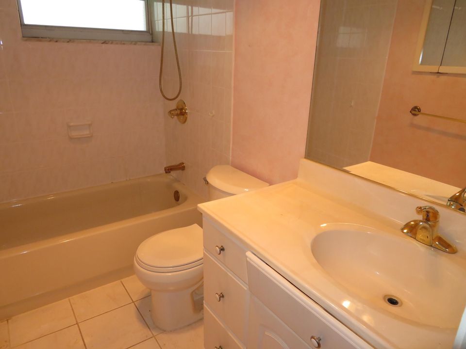 待售: $125,000 (1 贝兹, 1 浴室, 775 平方英尺)