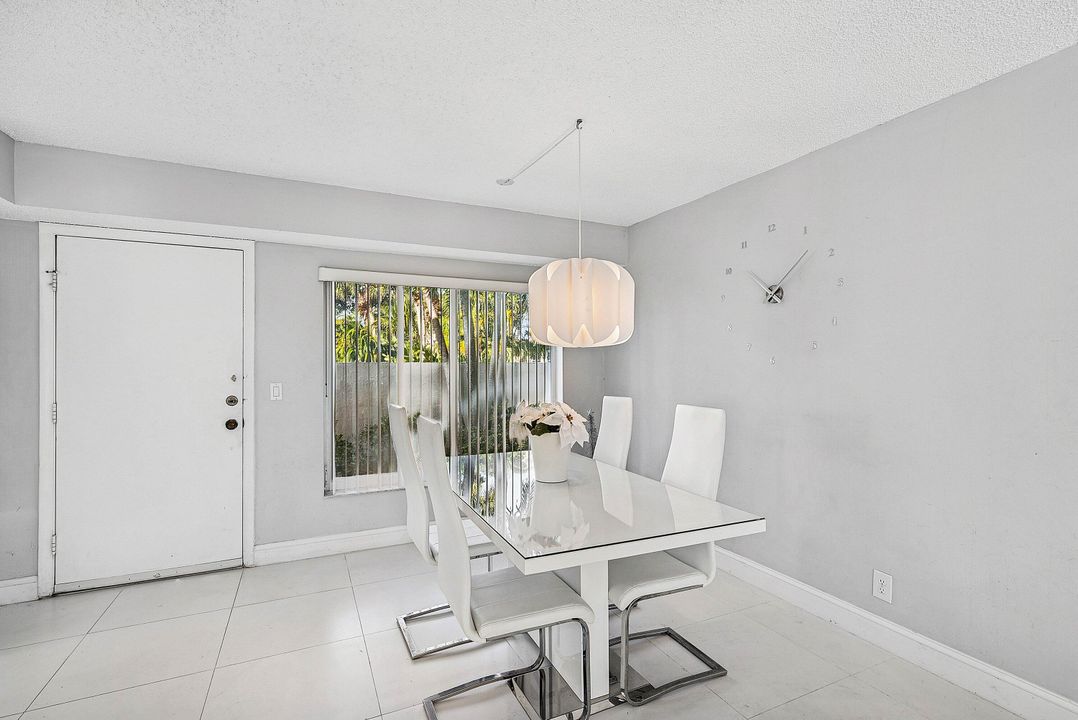 En Venta: $179,500 (2 camas, 2 baños, 978 Pies cuadrados)