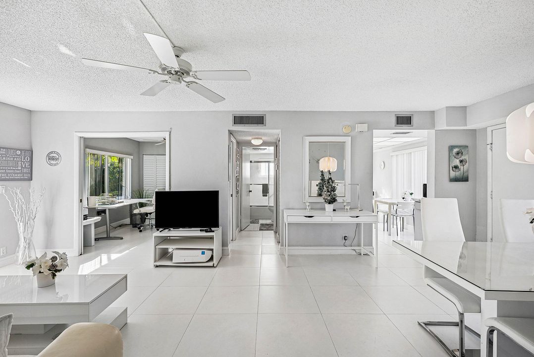 En Venta: $179,500 (2 camas, 2 baños, 978 Pies cuadrados)