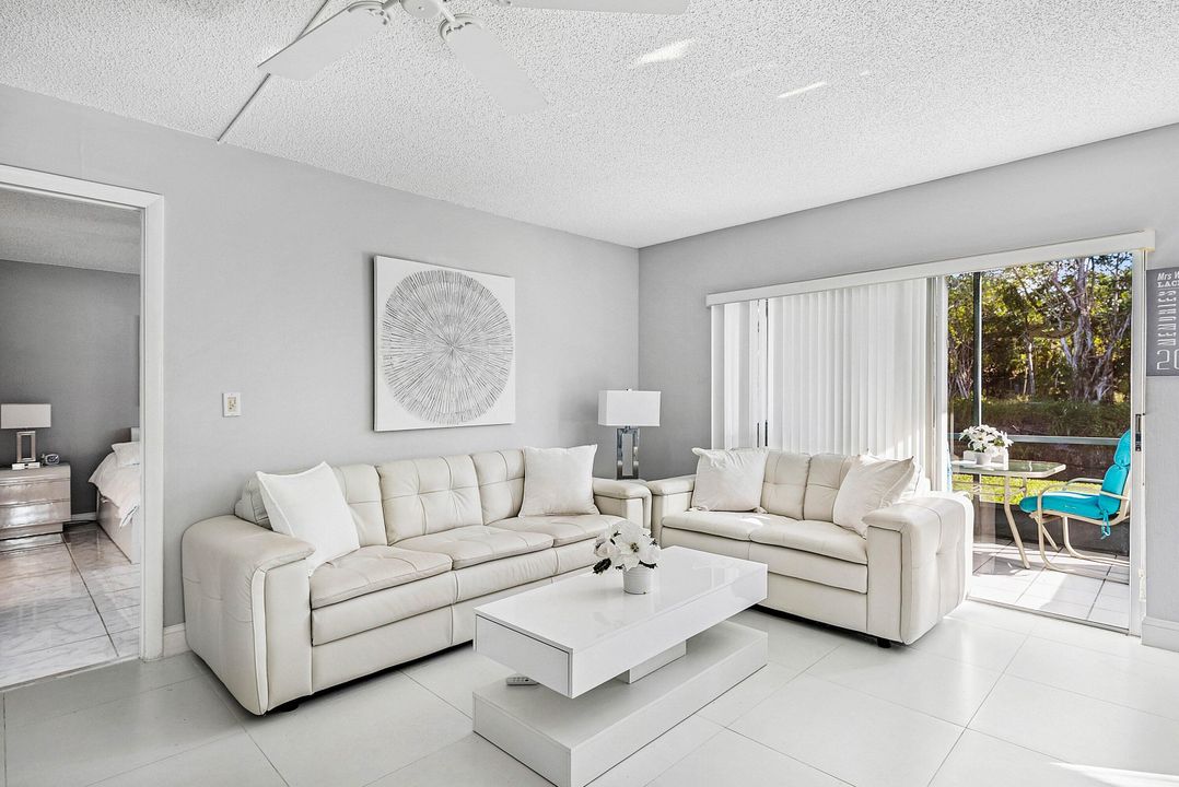 En Venta: $179,500 (2 camas, 2 baños, 978 Pies cuadrados)