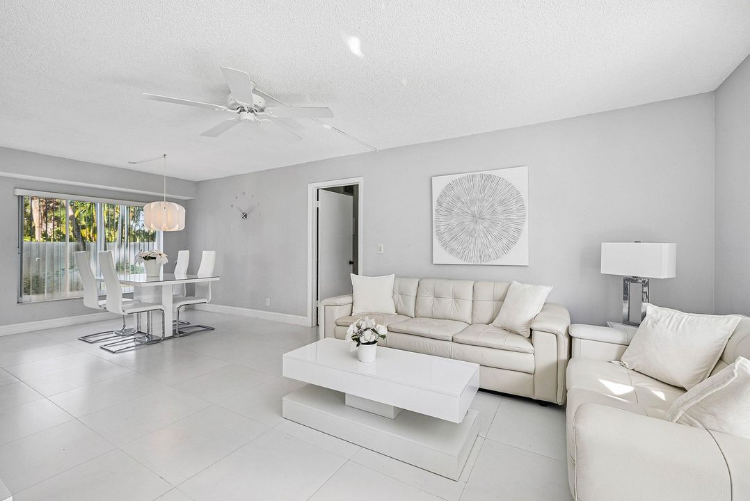 En Venta: $179,500 (2 camas, 2 baños, 978 Pies cuadrados)