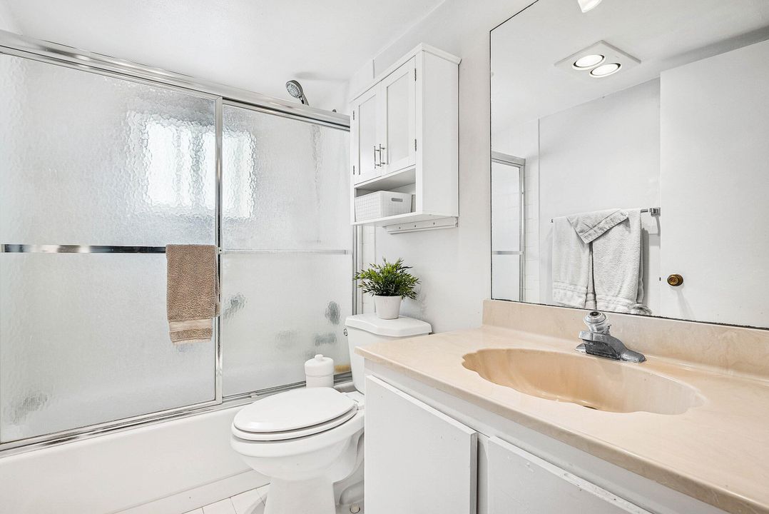 En Venta: $179,500 (2 camas, 2 baños, 978 Pies cuadrados)