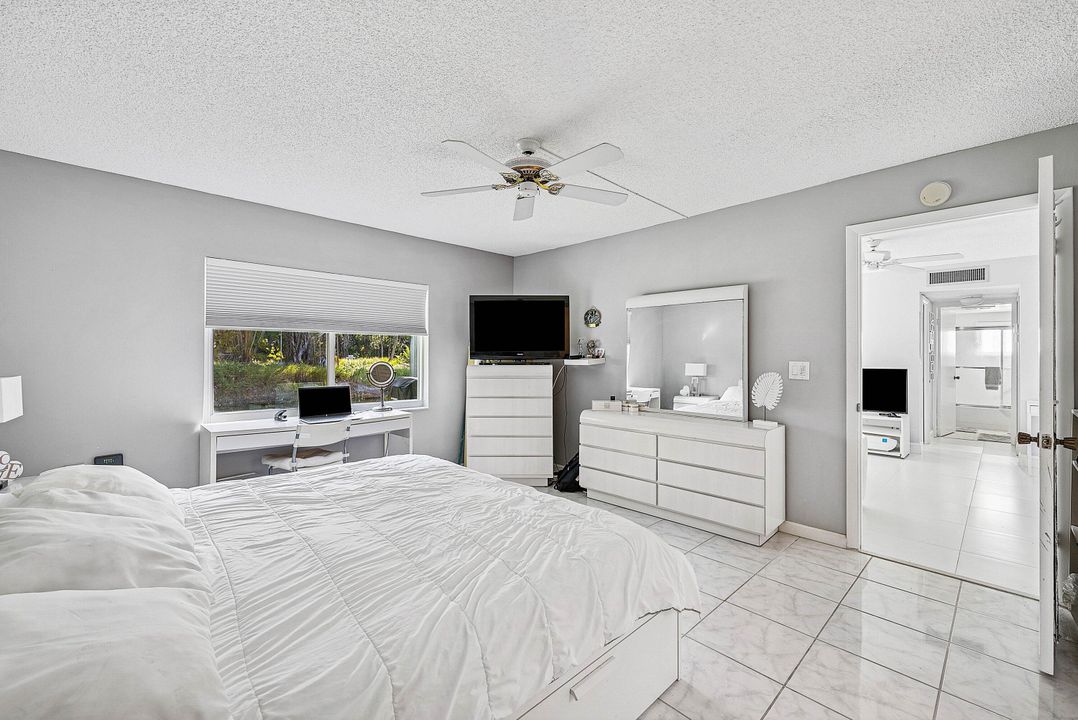 En Venta: $179,500 (2 camas, 2 baños, 978 Pies cuadrados)