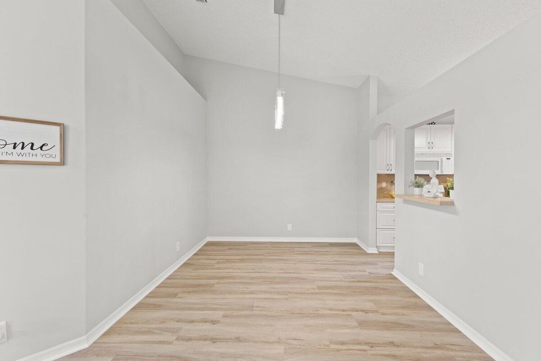 На продажу: $349,000 (3 спален, 2 ванн, 1437 Квадратных фут)