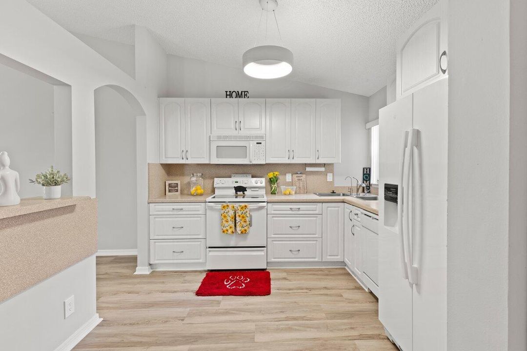 На продажу: $349,000 (3 спален, 2 ванн, 1437 Квадратных фут)