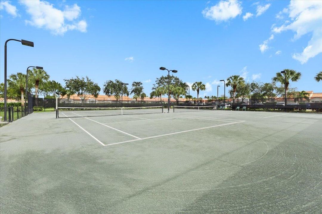 На продажу: $349,000 (3 спален, 2 ванн, 1437 Квадратных фут)