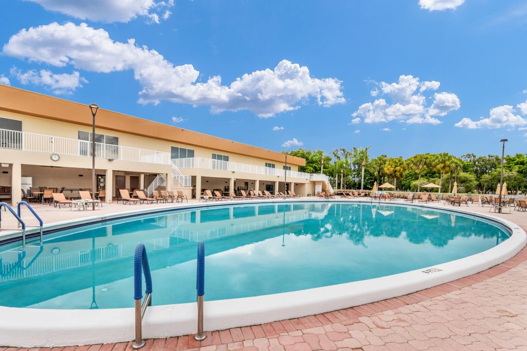 For Sale: $189,900 (2 beds, 2 baths, 1362 Square Feet)