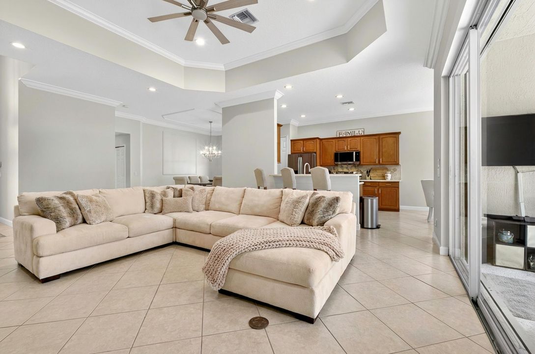 En Venta: $540,000 (2 camas, 2 baños, 2023 Pies cuadrados)