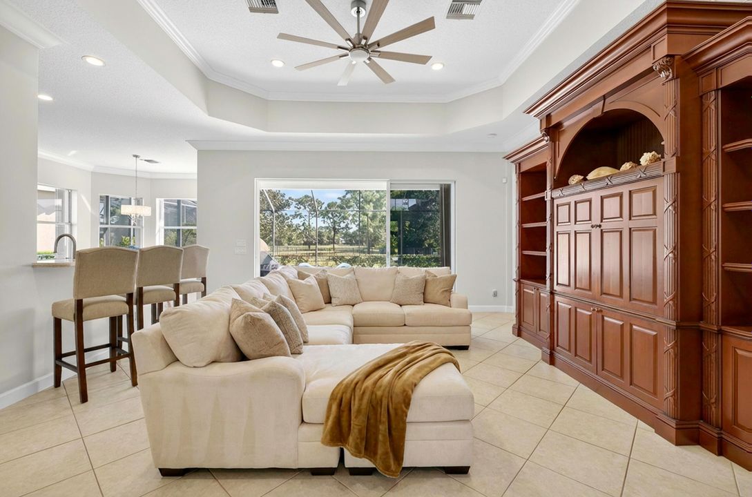 En Venta: $540,000 (2 camas, 2 baños, 2023 Pies cuadrados)