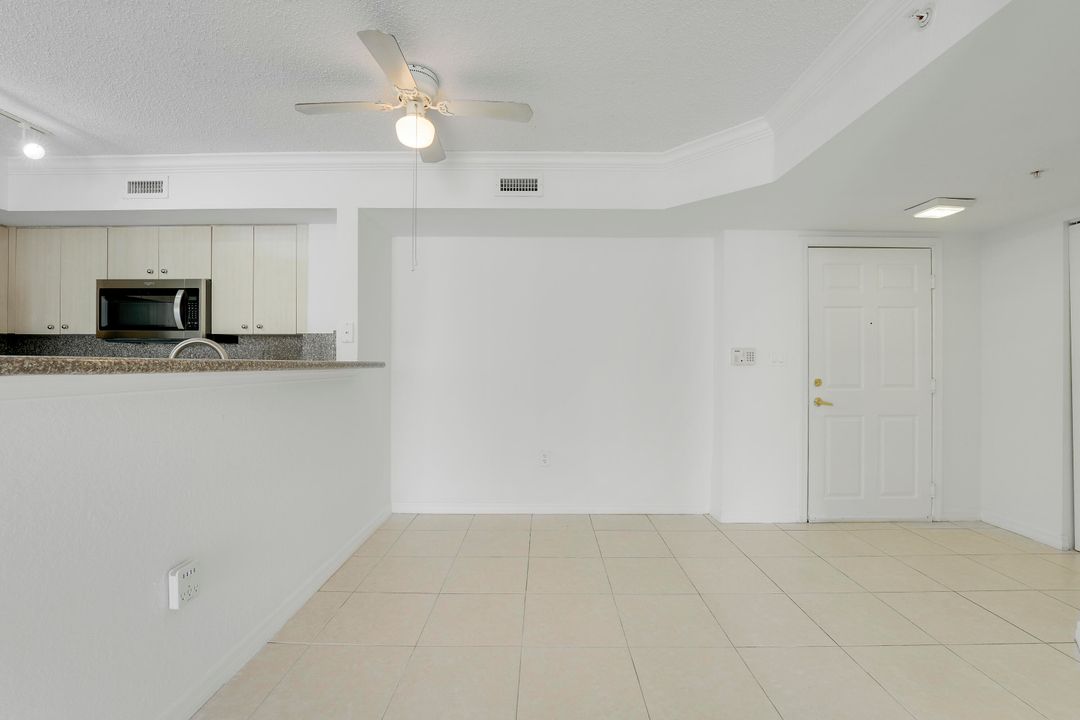 For Sale: $495,000 (2 beds, 2 baths, 1071 Square Feet)