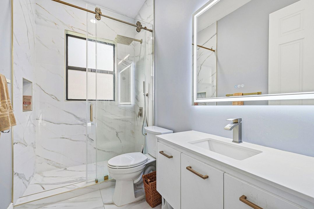 For Sale: $1,500,000 (6 beds, 6 baths, 5014 Square Feet)