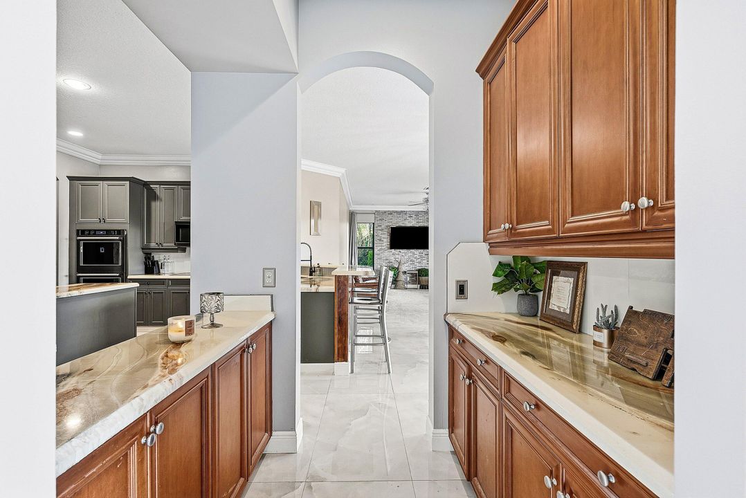 For Sale: $1,500,000 (6 beds, 6 baths, 5014 Square Feet)