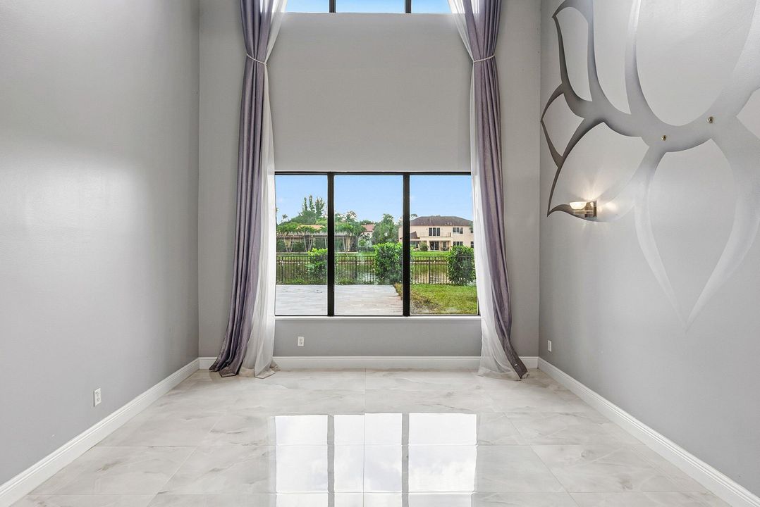 For Sale: $1,500,000 (6 beds, 6 baths, 5014 Square Feet)