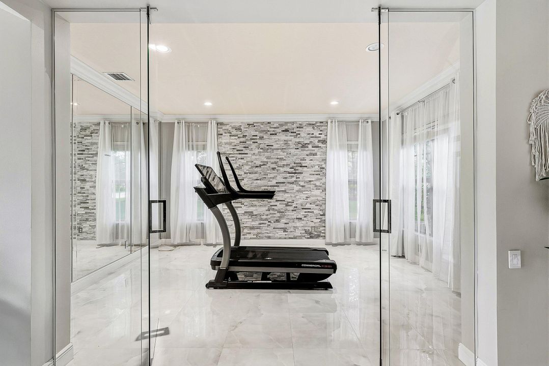 For Sale: $1,500,000 (6 beds, 6 baths, 5014 Square Feet)