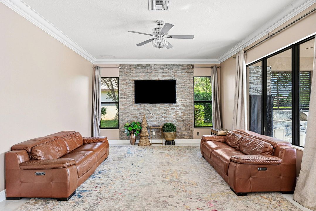 For Sale: $1,500,000 (6 beds, 6 baths, 5014 Square Feet)