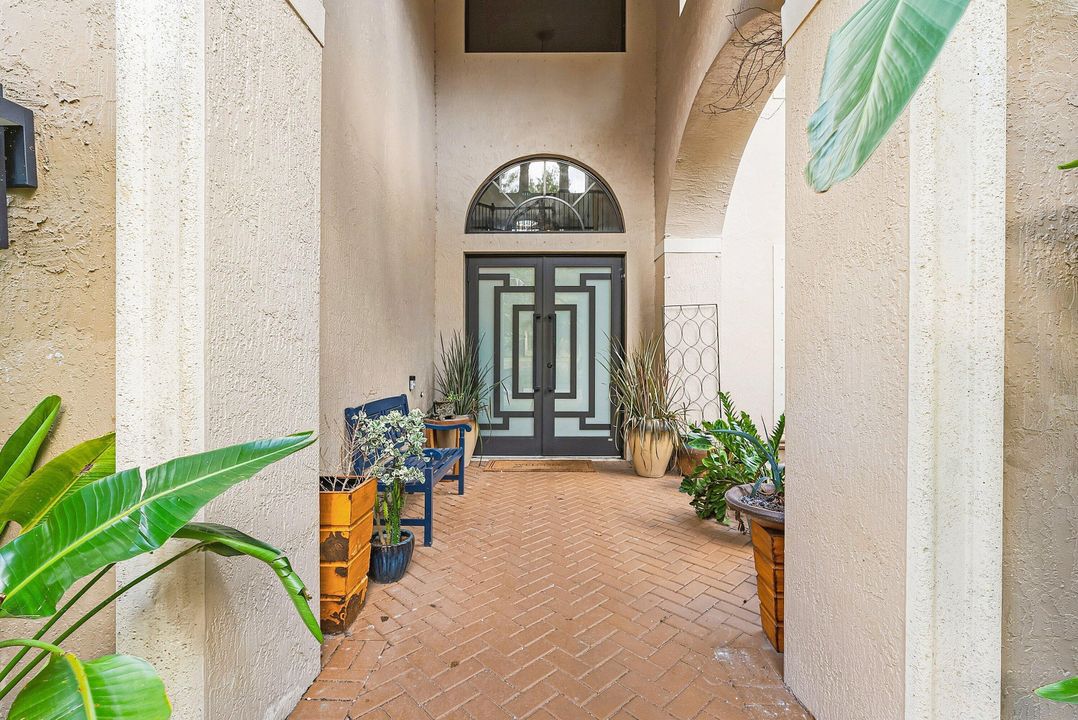 For Sale: $1,500,000 (6 beds, 6 baths, 5014 Square Feet)