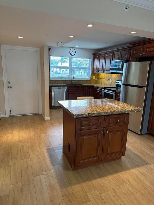 В аренду: $3,000 (2 спален, 2 ванн, 1201 Квадратных фут)