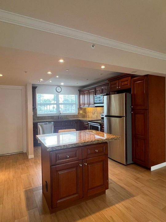 В аренду: $3,000 (2 спален, 2 ванн, 1201 Квадратных фут)