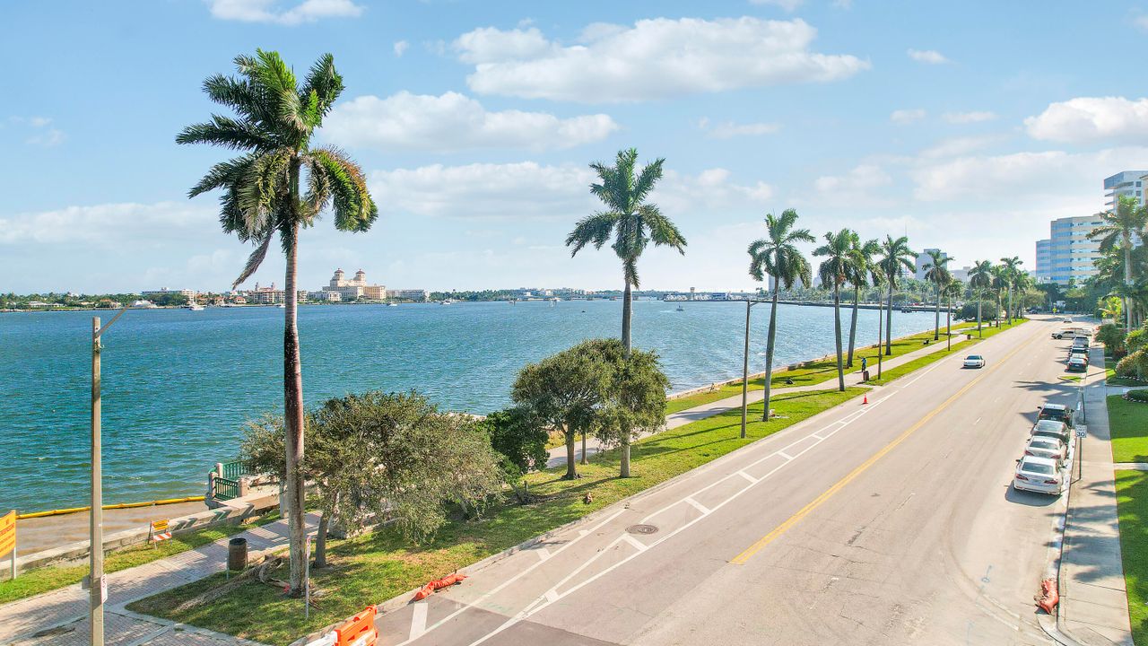 For Sale: $495,000 (2 beds, 2 baths, 1071 Square Feet)