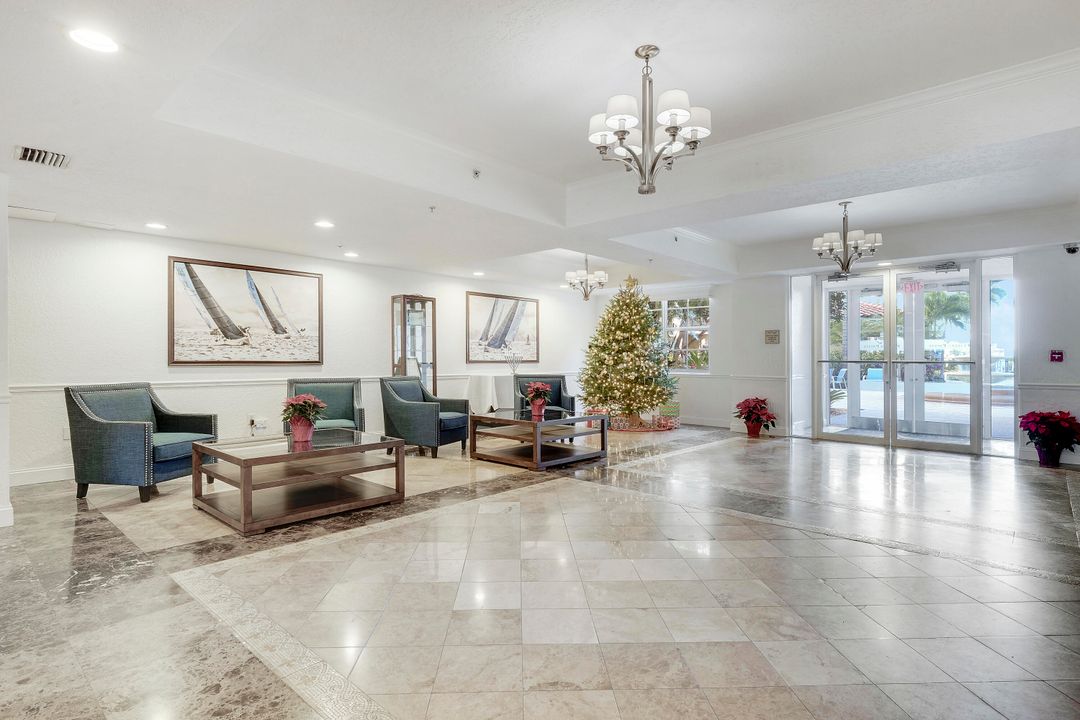 For Sale: $495,000 (2 beds, 2 baths, 1071 Square Feet)