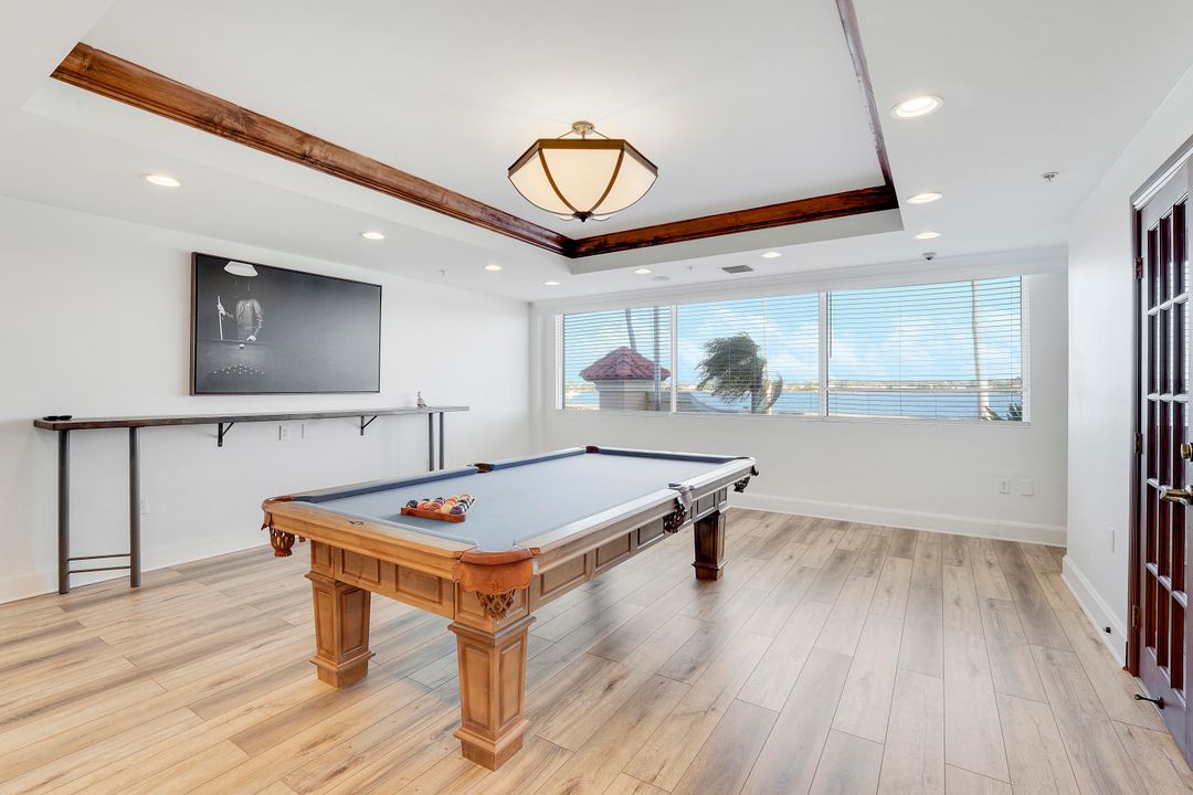 For Sale: $495,000 (2 beds, 2 baths, 1071 Square Feet)