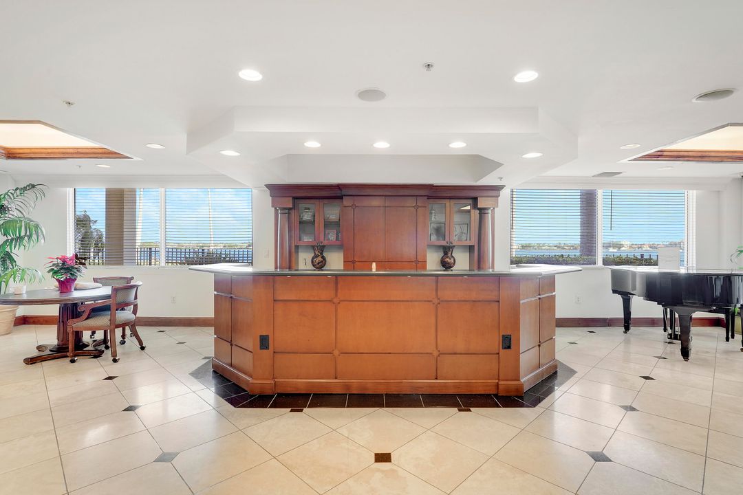 For Sale: $495,000 (2 beds, 2 baths, 1071 Square Feet)